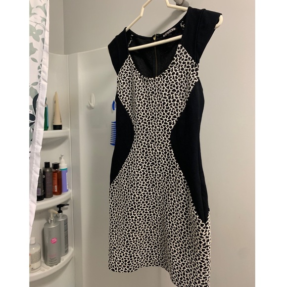 Express dress - Picture 1 of 2